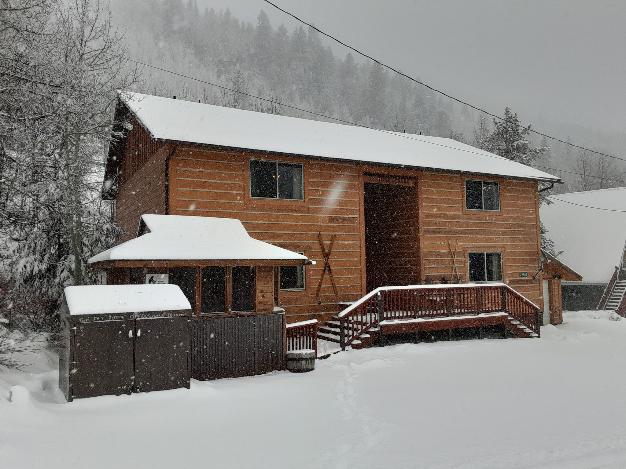 Exterior winter snowy day at Ski Town Condos.
